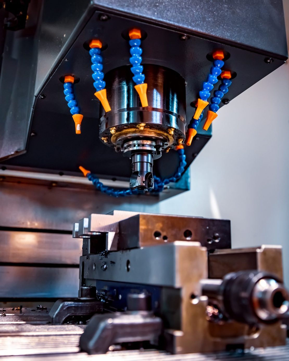 cnc makinesi çalışıyor